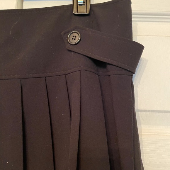 BCBG black schoolgirl pleated miniskirt 8 - Picture 2 of 4